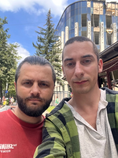 Во время ракетного удара по Львову пострадали еще два журналиста: их спас дверной косяк